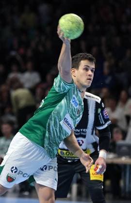 Tim Freihöfer scores a seven-meter goal against goalkeeper Silvio Heinevetter Upper body action Sport Handball DHB Pokal Round of 16 Men Season 2025 2026 06 11 2025 Füchse Berlin vs ThSV Eisenach