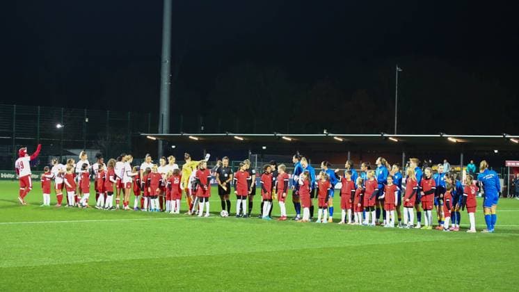 RB Leipzig Jena 1 Bundesliga Women Leipzig, Training center at Cottaweg, 06 11 2025, Football, Women, Season 2025 2026, Women Bundesliga, 9 Matchday , RB Leipzig FC Carl Zeiss Jena , In the picture line-up of the teams ,