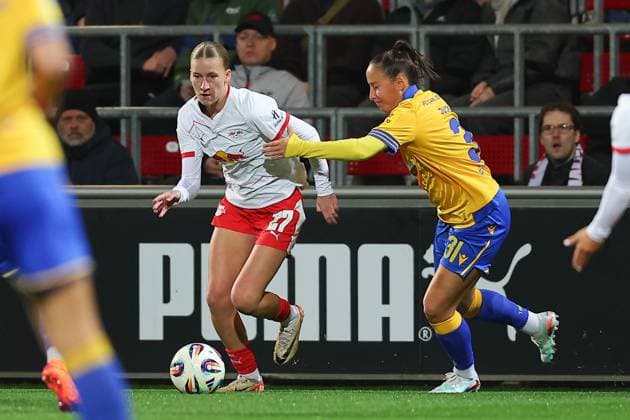 RB Leipzig Jena 1 Bundesliga Women Leipzig, Training Center at Cottaweg, 06 11 2025, Football, Women, Season 2025 2026, Women Bundesliga, 9 Matchday , RB Leipzig FC Carl Zeiss Jena , In the picture from l Marlene Müller Mueller 27, Leipzig and Nelly Juckel 31, Jena ,