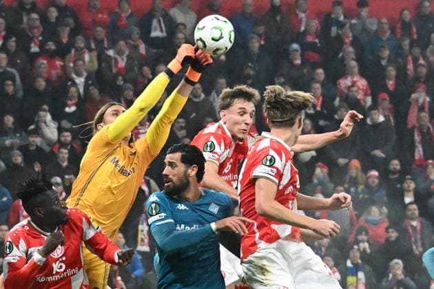 06 11 2025, xsltx, Football UEFA Conference League, FSV Mainz 05 AC Florence v l Tommaso Martinelli AC Florence clears the ball DFL DFB REGULATIONS PROHIBIT ANY USE OF PHOTOGRAPHS as IMAGE SEQUENCES and or QUASI VIDEO Mainz
