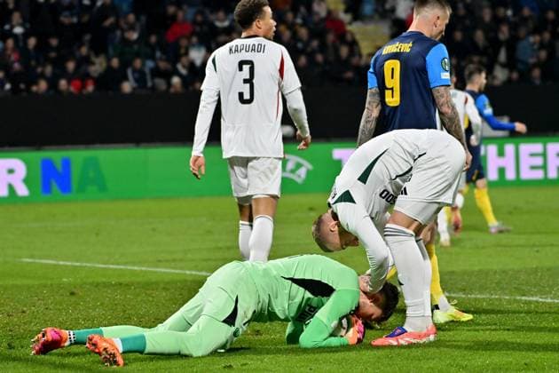 Celje, Slovenia, November 06th 2025, Goalkeeper Kacper Tobiasz of Legia Warszawa in action during the UEFA Conference League, League phase Matchday 3, between Celje (Slovenia) and Legia Warszawa (Polande) at Stadion Celje, Celje, Slovenia. (Photo by Igor Kupljenik Sports Press Photo) Copyright: xIgorxKupljenikx xSPPx Sportspressphoto_SPR57751