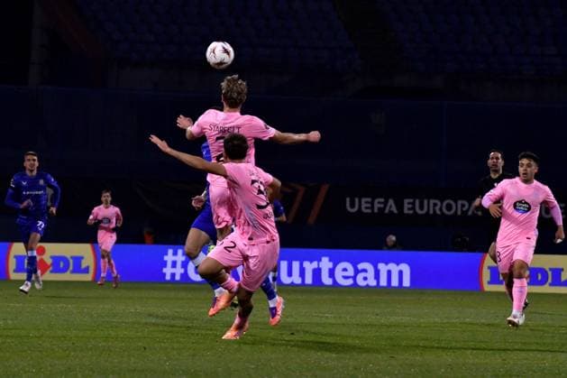 Zagreb, Croatia, November 06th 2025, Carl Starfelt of Celta (C) in action during the UEFA Europa League, League phase Matchday 4, match between Dinamo Zagreb (Croatia) and Celta (Spain) at Stadium Maksimir, Zagreb, Croatia.(Photo by Natasa Kupljenik Sports Press Photo) Copyright: xNatasaxKupljenikx xSPPx Sportspressphoto_SPR57761
