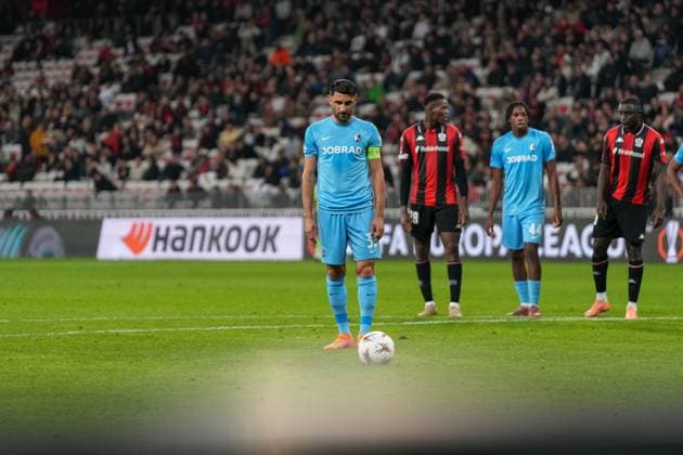 Vincenzo Grifo SC Freiburg, 32 Penalty, Penalty kick , France, Football, UEFA Europa League, Matchday 4, League phase, 2025 2026, OGC Nice vs SC Freiburg, 06 11 2025, Allianz Riviera, Nice, France Nice Allianz Riviera Provence Alpes Côte d Azur, CÃ France Copyright: xArnexAmbergx