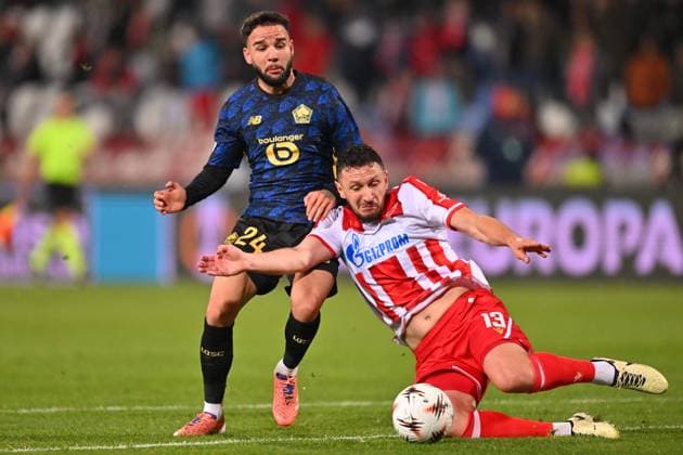 CRVENA ZVEZDA vs LOSC LILLE MILOS VELJKOVIC vs CALVIN VERDONK football Crvena zvezde vs LOSC Lille UEFA Europa League at Rajko Mitic stadium, Belgrade 06.11.2025 Foto: FOOTBALL, UEFA EUROPA LEAGUE, CRVENA ZVEZDA, RED STAR, LOSC LILLE Belgrade Rajko Mitic stadium Serbia Copyright: xMarkoxMetlas xMNxPressx