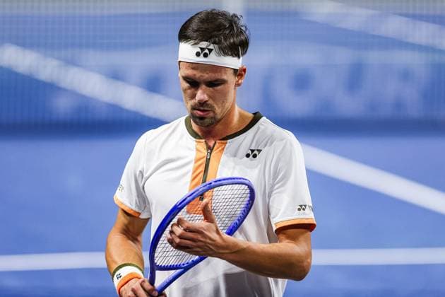 Moselle Open : tournoi de tennis, à Metz PHOTOPQR LE REPUBLICAIN LORRAIN Hugo AZMANI ; Metz ; 06 11 2025 ; Moselle Open : 22e édition du tournoi de tennis, aux Arènes, à Metz; Daniel Altmaier (GER), lors de son match en quart de finale contre Lorenzo Sonego Metz Moselle Lorraine France  Copyright: xPHOTOPQR LExREPUBLICAINxLORRAIN xHugoxAZMANIx 20251106RBL0664 20251106RBL0664