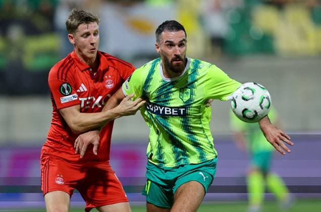 Mats Knoester of Aberdeen in action against Riad Bajio of AEK Larnaca AEK Larnaca v Aberdeen, UEFA Conference League, Group Stage, Football, AEK Arena, Larnaca, Cyprus - 06 Nov 2025Larnaca AEK Arena Cyprus EDITORIAL USE ONLY No use with unauthorised audio, video, data, fixture lists, club league logos or live services. Online in-match use limited to 120 images, no video emulation. No use in betting, games or single club league player publications. Copyright: xCharaxSavvides Shutterstockx 15642241bj