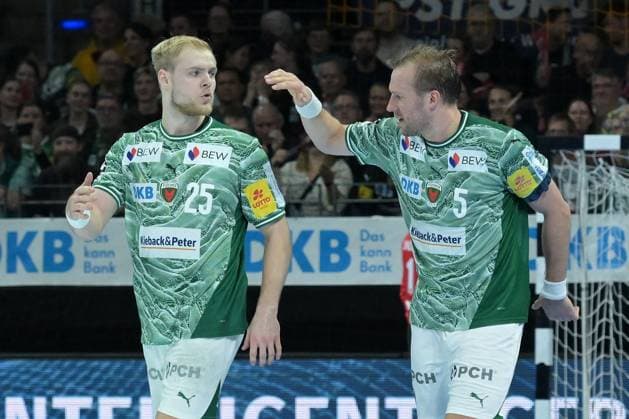 06 11 2025, xlakx, Handball, DHB Pokal 1 8 Final, Fuechse Berlin ThSV Eisenach v l Matthes Langhoff Fuechse Berlin , Max Darj Fuechse Berlin Jubel, Torjubel, jubelt ueber das Tor, celebrate the goal, celebration Berlin Daniel Lakomski
