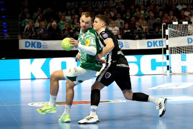 DEU, DHB Pokal, Fuechse Berlin vs Eisenach, 06 11 2025, Max Schmeling Halle, Berlin, DEU, DHB Pokal, Fuechse Berlin vs Eisenach, in the picture Mathias Gidsel Fuechse Berlin 19 , Vukasin Antonijevic Eisenach 41 nordphotoxGmbHx xEngler nph00076