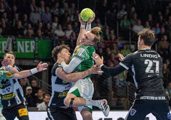 Handball, Men, Season 2025 2026, DHB Cup Round of 16 , Füchse Berlin ThSV Eisenach, f l Tillman Leu Eisenach , Tobias Gröndahl Füchse Berlin , Philipp Meyer Eisenach , 06 11 2025, Copyright: xSebastianxRäppold MatthiasxKochx