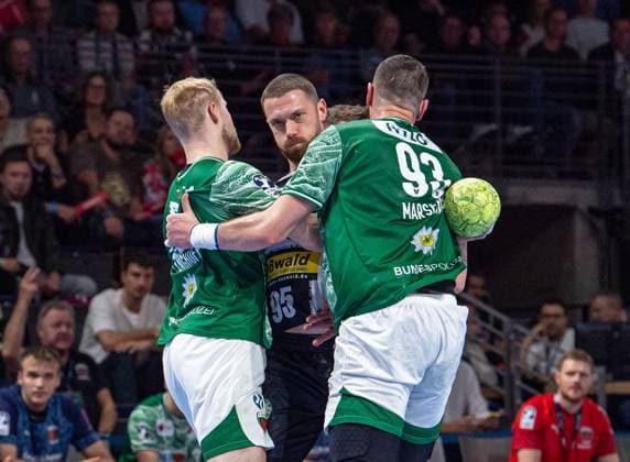 Handball, Men, Season 2025 2026, DHB Cup Round of 16 , Füchse Berlin ThSV Eisenach, f l Matthes Langhoff Füchse Berlin , Alexander Saul Eisenach , Mijajlo Marsenic Füchse Berlin , 06 11 2025, Copyright: xSebastianxRäppold MatthiasxKochx