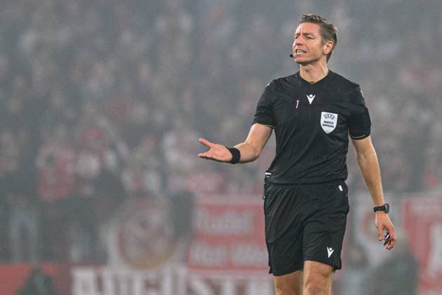 MAINZ, GERMANY - 6 NOVEMBER, 2025: Lawrence Visser, Referee - The football match of UEFA Conference League 1. FSV Mainz 05 vs ACF Fiorentina at Mewa Arena.  Copyright: xVITALIIxKLIUIEVx