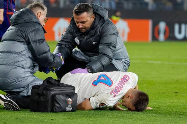 h4 injured at the ground , Switzerland, Football, UEFA Europa League, Matchday 4, 2025 2026, FC Basel vs FCSB Bucharest, 06 11 2025, Sankt Jakob Park, Basel, Switzerland Basel Sankt Jakob Park Canton Basel City Switzerland Copyright: xGrantxHubbsx