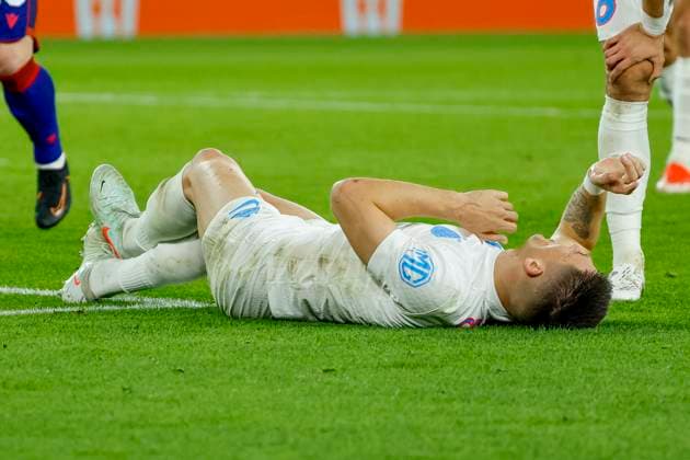Daniel Graovac FCSB Bucharest, 04 injured on the ground , Switzerland, Football, UEFA Europa League, Matchday 4, 2025 2026, FC Basel vs FCSB Bucharest, 06 11 2025, Sankt Jakob Park, Basel, Switzerland Basel Sankt Jakob Park Canton Basel City Switzerland Copyright: xGrantxHubbsx