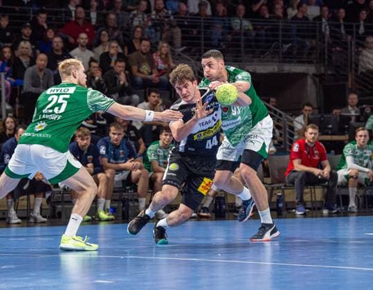 Handball, Men, Season 2025 2026, DHB Cup Round of 16 , Füchse Berlin ThSV Eisenach, f l Matthes Langhoff Füchse Berlin , Stephan Seitz Eisenach , Mijajlo Marsenic Füchse Berlin , 06 11 2025, Copyright: xSebastianxRäppold MatthiasxKochx
