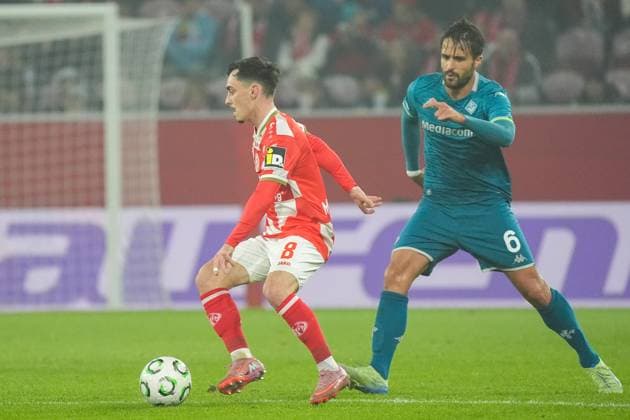 Paul Nebel 1 FSV Mainz 05, 8 vs Luca Ranieri AC Florence 06 11 2025 1 FSV Mainz 05 vs AC Florence MEWA Arena, Europa Conference League