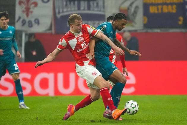 Lennard Maloney 1 FSV Mainz 05, 15 v Cher Ndour AC Florence 06 11 2025 1 FSV Mainz 05 v AC Florence MEWA Arena, Europa Conference League