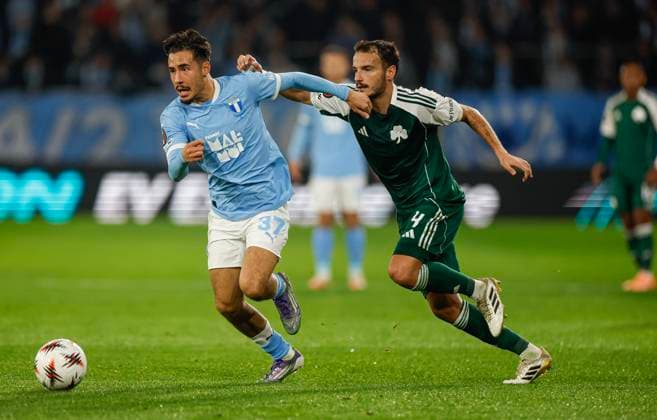 MALMÖ, SWEDEN 20251106 Malmös Adrian Skogmar with the ball is chased by Panathinaikos Pedro Chirivella during Thursdays Europa League fourth round soccer match between Malmö FF and Panathinaikos at Eleda Stadium MALMÖ SWEDEN x10600x  Copyright: xAndreasxHillergren TTx EUROPA LEAGUE MALMÖ FF - PANATHINAIKOS