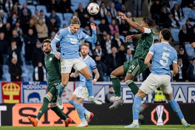 251106 Jens Stryger Larsen of Malmö FF and Erik Palmer Brown of Panathinaikos during the UEFA Europa League football match between Malmö FF and Panathinaikos on November 6, 2025 in Malmö Photo Petter Arvidson BILDBYRAN kod PA PA1108 fotboll football soccer fotball uefa europa league europa league malmö ff panathinaikos bbeng  Copyright: PETTERxARVIDSON BB251106PA097