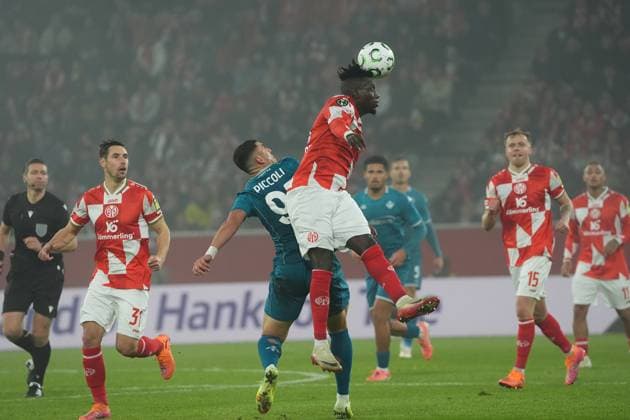 Header Danny da Costa 1 FSV Mainz 05, 21 v Roberto Piccoli AC Florence 06 11 2025 1 FSV Mainz 05 v AC Florence MEWA Arena, Europa Conference League