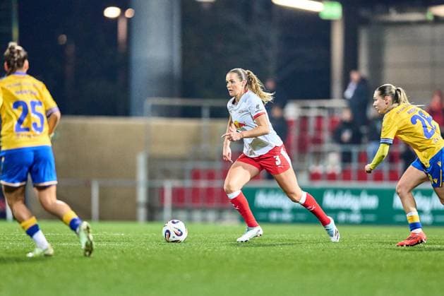 06 11 2025, GER, Womens Soccer, BL, 2025 2026, RB Leipzig FC Carl Zeiss Jena Andrea Norheim 3, RB Leipzig , free position, action, with ball, dribbles Leipzig training center of the Red Bull Saxony Germany