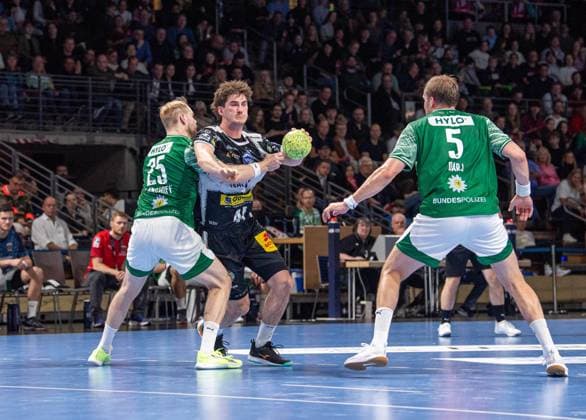 Handball, Men, Season 2025 2026, DHB Cup Round of 16 , Füchse Berlin ThSV Eisenach, f l Matthes Langhoff Füchse Berlin , Stephan Seitz Eisenach , Max Darj Füchse Berlin , 06 11 2025, Copyright: xSebastianxRäppold MatthiasxKochx