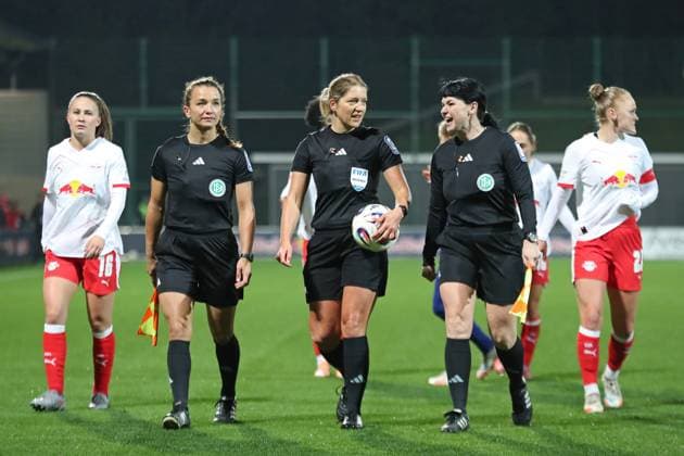 Google Pixel Womens Bundesliga, RB Leipzig FC Carl Zeiss Jena 06 11 2025 From left Assistant referee Simone Hoffmann, Referee Karoline Wacker, Assistant referee Silke Fritz Football, Google Pixel Womens Bundesliga, Season 2025 2026, Matchday 9 RB Leipzig vs FC Carl Zeiss Jena on 06 11 2025, Training Center Cottaweg, Leipzig DFB REGULATIONS PROHIBIT ANY USE OF PHOTOGRAPHS AS IMAGE SEQUENCES AND OR QUASI VIDEO Copyright: xBEAUTIFULxSPORTS JanxKaeferx