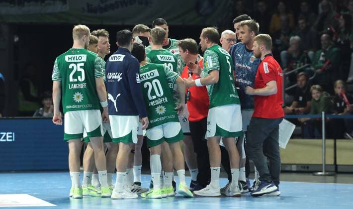 Coach Nicolej Krickau talks to the team during the time-out Sport Handball DHB Pokal Round of 16 Mens Season 2025 2026 06 11 2025 Füchse Berlin vs ThSV Eisenach