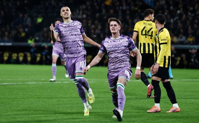 UEFA Europa Conference League Group Phase, OPAP Arena, Athens, Greece 6 11 2025 AEK Athens vs Shamrock Rovers Rovers Graham Burke celebrates scoring his sides first goal with Michael McGovern Graham Burke celebrates scoring his sides first goal with Michael McGovern 6 11 2025  Copyright: x INPHOx PER_4905