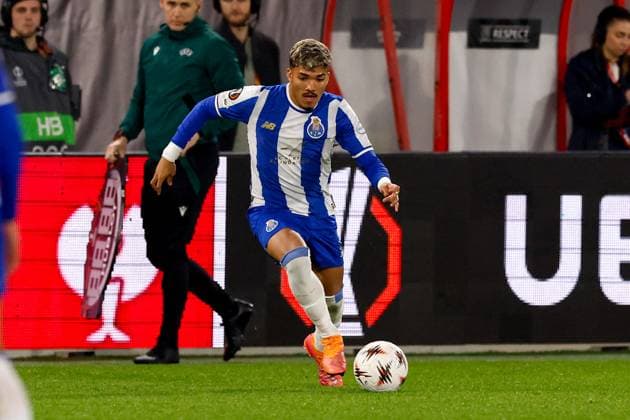 2025-11-06 FC Utrecht v FC Porto - UEFA Europa League 2025 26 League Phase MD4 UTRECHT, NETHERLANDS - NOVEMBER 6: William Gomes of FC Porto runs with the ball during the UEFA Europa League 2025 26 League Phase MD4 match between FC Utrecht and FC Porto at Stadion Galgenwaard on November 6, 2025 in Utrecht, Netherlands. Utrecht Stadion Galgenwaard Netherlands Content not available for redistribution in The Netherlands directly or indirectly through any third parties. Copyright: xBenxGalx