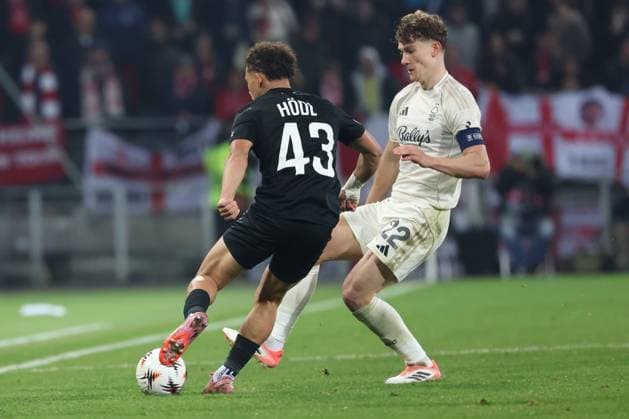 SOCCER - UEFA EL, Sturm vs Nottingham GRAZ,AUSTRIA,06.NOV.25 - SOCCER - UEFA Europa League, SK Sturm Graz vs Nottingham Forest. Image shows Jacob Hoedl (Sturm) and Ryan Yates (Nottingham).  GEPAxpictures xChrisxBauer