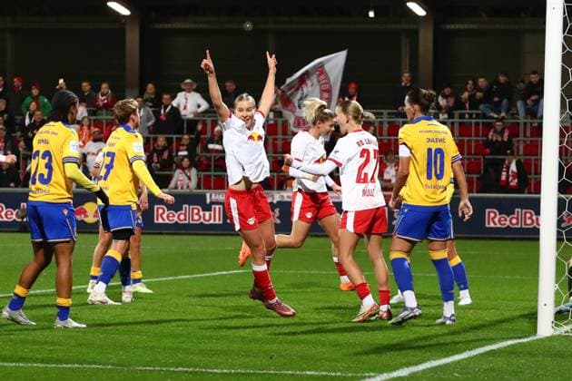 RB Leipzig Jena 1 Bundesliga Women Leipzig, Training Center at Cottaweg, 06 11 2025, Football, Women, Season 2025 2026, Women Bundesliga, Matchday 9 , RB Leipzig FC Carl Zeiss Jena , In the picture Goal for RB Leipzig ,Goal celebration after the 1 0