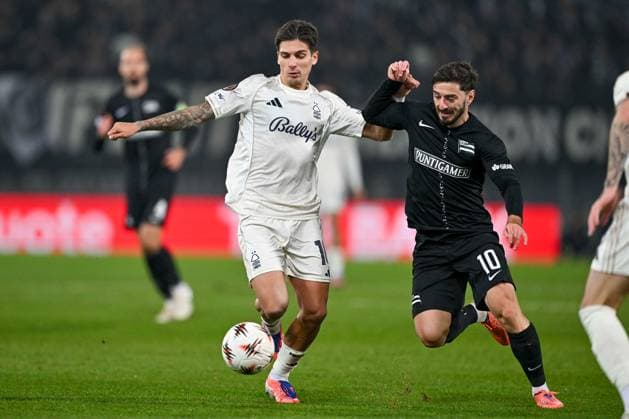 SOCCER - UEFA EL, Sturm vs Nottingham GRAZ,AUSTRIA,06.NOV.25 - SOCCER - UEFA Europa League, SK Sturm Graz vs Nottingham Forest. Image shows Nicolas Dominguez (Nottingham) and Otar Kiteishvili (Sturm).  GEPAxpictures xAvnixRetkoceri
