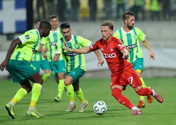 Elohor Godswill of AEK Larnaca (left) in action against Jesper Karlsson of Aberdeen AEK Larnaca v Aberdeen, UEFA Conference League, Group Stage, Football, AEK Arena, Larnaca, Cyprus - 06 Nov 2025Larnaca AEK Arena Cyprus EDITORIAL USE ONLY No use with unauthorised audio, video, data, fixture lists, club league logos or live services. Online in-match use limited to 120 images, no video emulation. No use in betting, games or single club league player publications. Copyright: xCharaxSavvides Shutterstockx 15642241cd