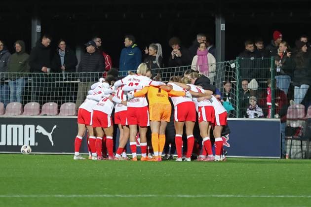 Google Pixel Womens Bundesliga, RB Leipzig FC Carl Zeiss Jena 06 11 2025 Team circle of RB Leipzig Football, Google Pixel Womens Bundesliga, Season 2025 2026, 9 Matchday RB Leipzig vs FC Carl Zeiss Jena on 06 11 2025, Training Center Cottaweg, Leipzig DFB REGULATIONS PROHIBIT ANY USE OF PHOTOGRAPHS AS IMAGE SEQUENCES AND OR QUASI VIDEO Copyright: xBEAUTIFULxSPORTS JanxKaeferx