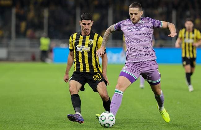 UEFA Europa Conference League Group Phase, OPAP Arena, Athens, Greece 6 11 2025 AEK Athens vs Shamrock Rovers Rovers Lee Grace with Petros Mantalos of AEK Athens Lee Grace with Petros Mantalos 6 11 2025  Copyright: x INPHOx NVIX4293