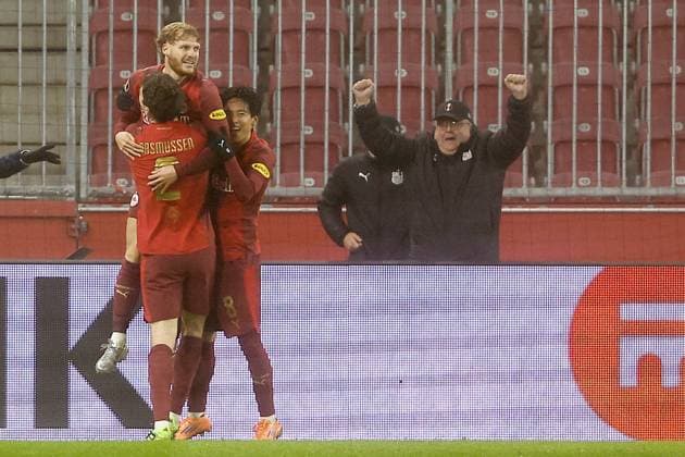 SALZBURG , 06-11-2025 , Red Bull Arena , season 2025 2026 , UEFA Europa League League phase . match between RB Salzburg and Go Ahead Eagles, Picture shows celebration after scoring by RB Salzburg player Yorbe Vertessen 1-0 Salzburg - Go Ahead Eagles  x31890729x Copyright: