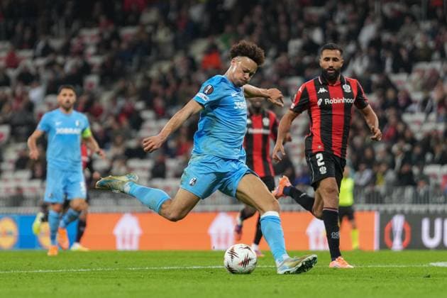 Derry Scherhant SC Freiburg, 07 on the ball , France, Football, UEFA Europa League, Matchday 4, League phase, 2025 2026, OGC Nice vs SC Freiburg, 06 11 2025, Allianz Riviera, Nice, France Nice Allianz Riviera Provence Alpes Côte d Azur, CÃ France Copyright: xArnexAmbergx