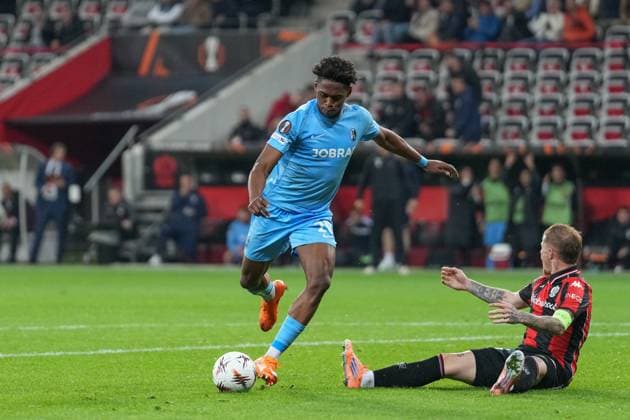 Junior Adamu SC Freiburg, 20 on the ball , France, Football, UEFA Europa League, Matchday 4, League phase, 2025 2026, OGC Nice vs SC Freiburg, 06 11 2025, Allianz Riviera, Nice, France Nice Allianz Riviera Provence Alpes Côte d Azur, CÃ France Copyright: xArnexAmbergx