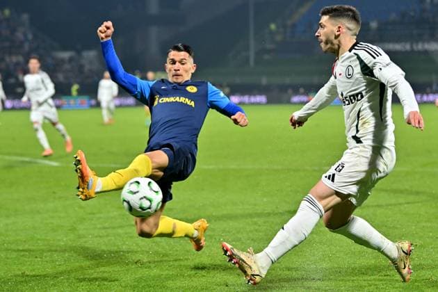 Celje, Slovenia, November 06th 2025, Ruben Vinagre of Legia Warszawa (R) in action against Juanjo Nieto of Celje (L) during the UEFA Conference League, League phase Matchday 3, between Celje (Slovenia) and Legia Warszawa (Polande) at Stadion Celje, Celje, Slovenia. (Photo by Igor Kupljenik Sports Press Photo) Copyright: xIgorxKupljenikx xSPPx Sportspressphoto_SPR57767