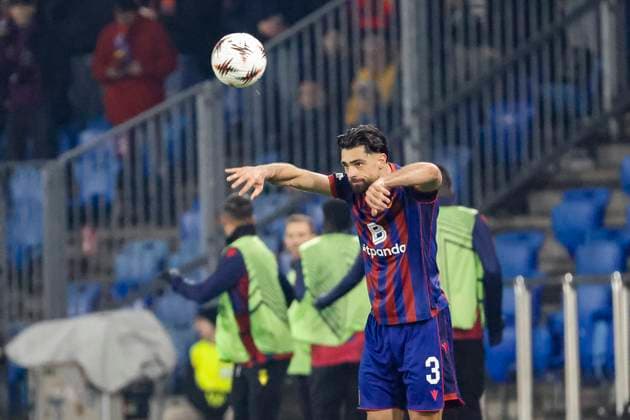 Nicolas Vouilloz FC Basel, 03 at throw-in , Switzerland, Football, UEFA Europa League, Matchday 4, 2025 2026, FC Basel vs FCSB Bucharest, 06 11 2025, Sankt Jakob Park, Basel, Switzerland Basel Sankt Jakob Park Canton Basel City Switzerland Copyright: xGrantxHubbsx