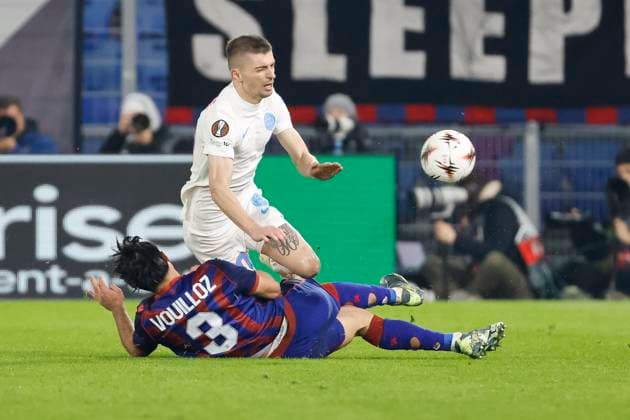 Nicolas Vouilloz FC Basel, 03 and Florin Tanase FCSB Bucharest, 10 in duel , Switzerland, Football, UEFA Europa League, Matchday 4, 2025 2026, FC Basel vs FCSB Bucharest, 06 11 2025, Sankt Jakob Park, Basel, Switzerland Basel Sankt Jakob Park Canton Basel City Switzerland Copyright: xGrantxHubbsx