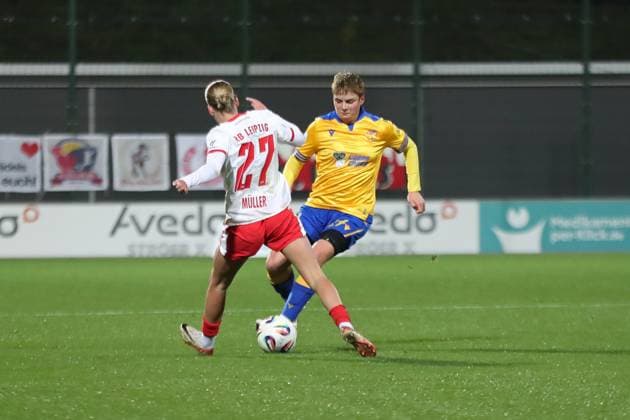 Google Pixel Women Bundesliga, RB Leipzig FC Carl Zeiss Jena 06 11 2025 Gwen Mummert 27, Carl Zeiss Jena vs Marlene Müller 27, RB Leipzig Soccer, Google Pixel Women Bundesliga, Season 2025 2026, 9 Matchday RB Leipzig vs FC Carl Zeiss Jena on 06 11 2025, Training Center Cottaweg, Leipzig DFB REGULATIONS PROHIBIT ANY USE OF PHOTOGRAPHS AS IMAGE SEQUENCES AND OR QUASI VIDEO Copyright: xBEAUTIFULxSPORTS JanxKaeferx