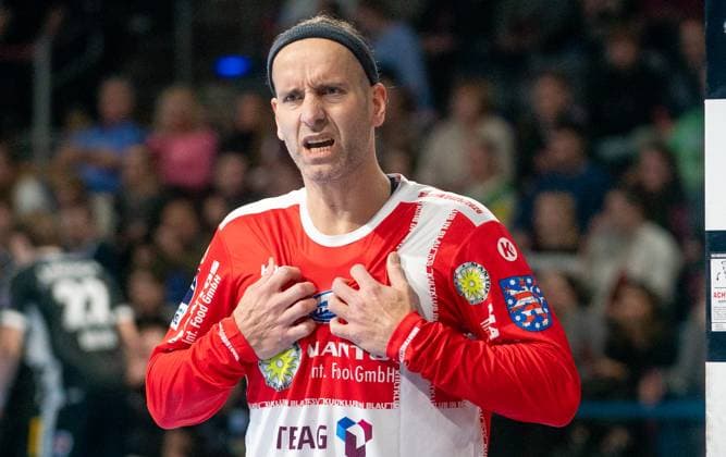 6 11 2025, Handball, Men, DHB Pokal 2025 26, Round of 16, Füchse Berlin ThSV Eisenach Silvio Heinevetter ThSV Eisenach is disappointed Berlin Max Schmeling Halle Brandenburg Germany