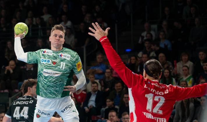 6 11 2025, Handball, Men, DHB Pokal 2025 26, Round of 16, Füchse Berlin ThSV Eisenach Lasse Bredekjaer Andersson Füchse Berlin, left against Silvio Heinevetter ThSV Eisenach, right Berlin Max Schmeling Halle Brandenburg Germany