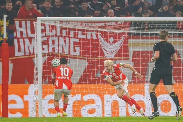 UECL 1 FSV Mainz 05 AC Florence celebrating a 1 1 goal by Benedict Hollerbach 1 FSV Mainz 05, 17 goal goal celebration during the UEFA Conference League match between 1 FSV Mainz 05 and AC Florence on matchday 3 at MEWA Arena Mainz on 06 11 2025 Copyright: xBEAUTIFULxSPORTS Hahnex