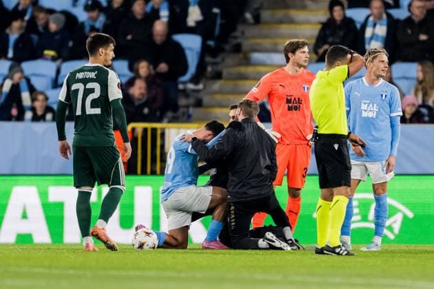 251106 Sead Haksabanovic of Malmö FF receives medical attention during the UEFA Europa League football match between Malmö FF and Panathinaikos on November 6, 2025 in Malmö Photo Petter Arvidson BILDBYRAN kod PA PA1108 fotboll football soccer fotball uefa europa league europa league malmö ff panathinaikos bbeng bbauto skada  Copyright: PETTERxARVIDSON BB251106PA130