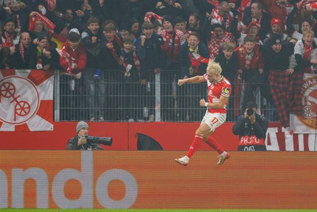 UECL 1 FSV Mainz 05 AC Florence celebrating a 1 1 goal by Benedict Hollerbach 1 FSV Mainz 05, 17 goal goal celebration during the UEFA Conference League match between 1 FSV Mainz 05 and AC Florence on matchday 3 at MEWA Arena Mainz on 06 11 2025 Copyright: xBEAUTIFULxSPORTS Hahnex