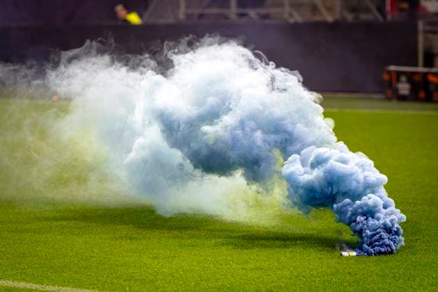 Fireworks on the pitch during the match FC Utrecht vs FC Porto at the Stadion Galgenwaard for the Europa League - League phase - Matchday 4 season 2025-2026 in UTRECHT, Netherlands on 6 november 2025, (photo by Marcel van Dorst EYE4images DeFodi Images) Fireworks on the pitch during the match FC Utrecht vs FC Porto at the Stadion Galgenwaard for the Europa League League League phase Matchday 4 season 2025 2026 in UTRECHT, Netherlands on 6 november 2025, photo by Marcel van Dorst EYE4images DeFodi Images
