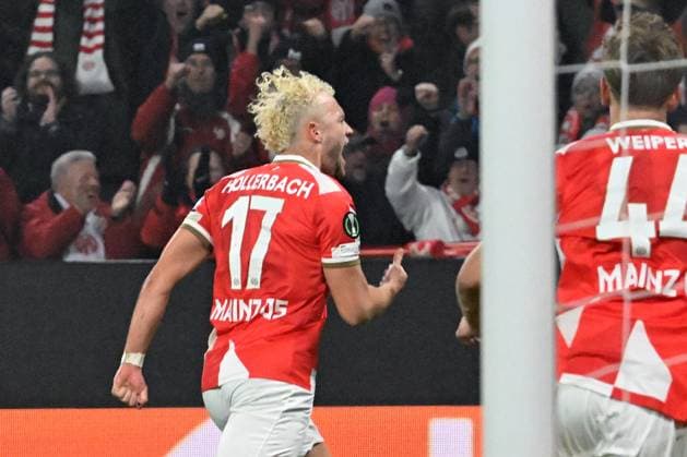 06 11 2025, xsltx, Football UEFA Conference League, FSV Mainz 05 AC Florence v l Goal celebration after the goal to celebrate the goal celebrate 1 1 by Benedict Hollerbach FSV Mainz 05 DFL DFB REGULATIONS PROHIBIT ANY USE OF PHOTOGRAPHS as IMAGE SEQUENCES and or QUASI VIDEO Mainz