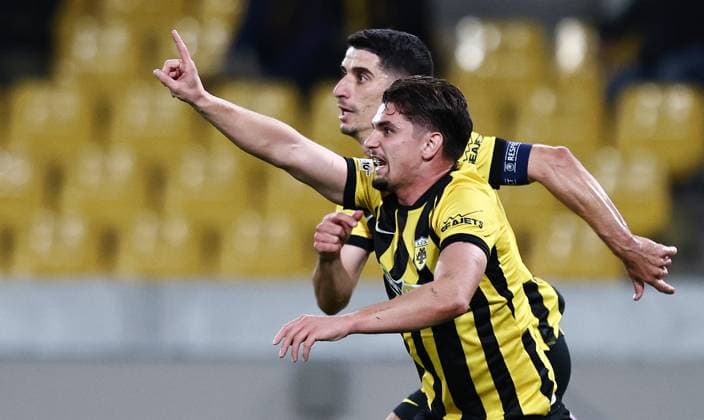 UEFA Europa Conference League Group Phase, OPAP Arena, Athens, Greece 6 11 2025 AEK Athens vs Shamrock Rovers RÄƒzvan Marin of AEK Athens appeals a decision RÄƒzvan Marin appeals a decision 6 11 2025  Copyright: x INPHOx PER_4716 2